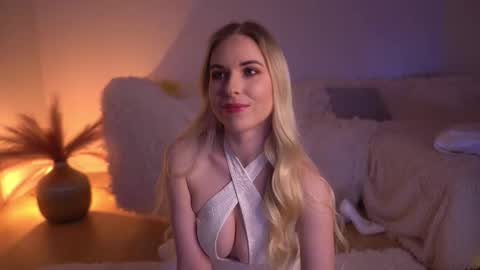 Lorrie online show from March 8, 11:47 am