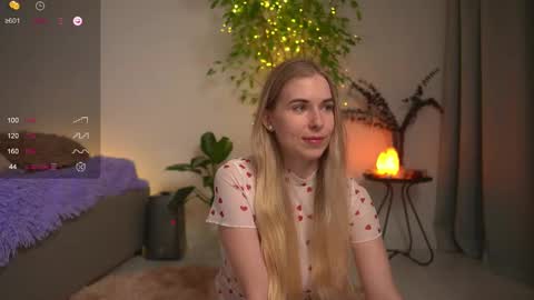 Lorrie online show from December 10, 2:28 pm