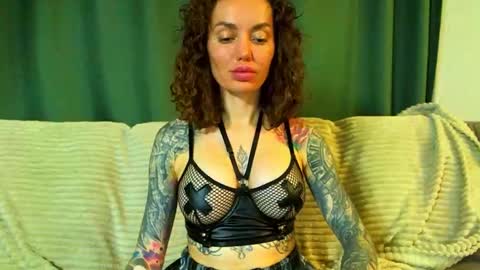 Cute face online show from February 9, 12:07 pm