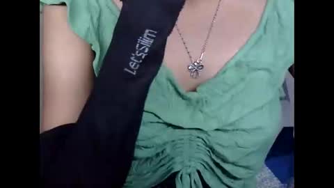 Snapshot of love_riva chatting on October 25, 11:40 am Riva online show from October 25, 11:40 am