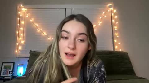 Olivia Rose online show from April 19, 2:55 am