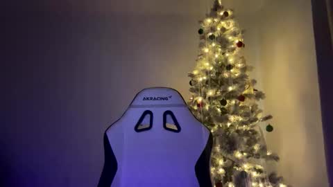 Love online show from December 4, 7:47 pm