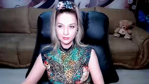 Snapshot of lovellymalina chatting on January 18, 4:42 pm private open online show from January 18, 4:42 pm
