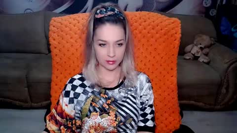 Snapshot of lovellymalina chatting on March 2, 11:41 am private open online show from March 2, 11:41 am
