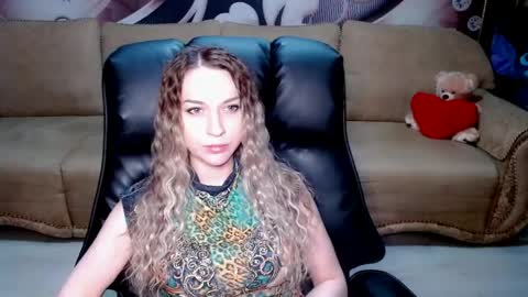 private open online show from April 1, 5:54 pm