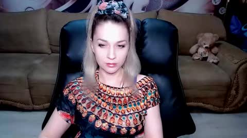 Snapshot of lovellymalina chatting on March 9, 9:13 am private open online show from March 9, 9:13 am