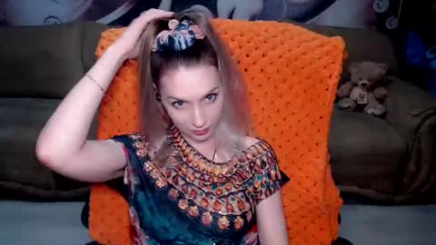 Snapshot of lovellymalina chatting on March 1, 4:44 pm private open online show from March 1, 4:44 pm
