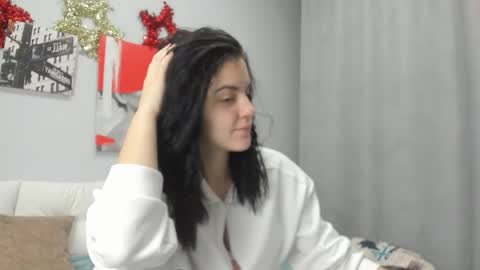 lovely__audrey online show from December 14, 1:22 am