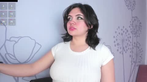 Snapshot of lovely_paris_01 chatting on March 11, 5:13 am Paris Rose online show from March 11, 5:13 am