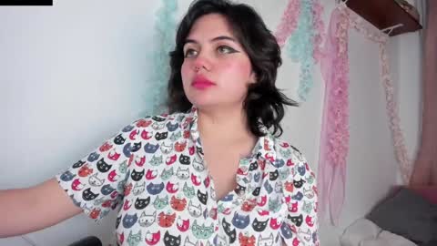 Snapshot of lovely_paris_01 chatting on January 7, 5:22 am Paris Rose online show from January 7, 5:22 am