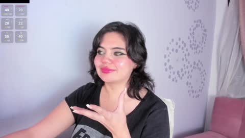 Snapshot of lovely_paris_01 chatting on February 1, 6:32 am Paris Rose online show from February 1, 6:32 am
