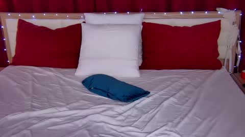 Caroline online show from November 21, 2:02 am