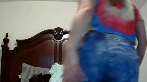 Queen Aria  online show from December 2, 8:11 pm