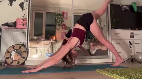 lovesstation online show from October 10, 6:02 pm