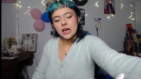 loving_alma online show from December 18, 12:59 am