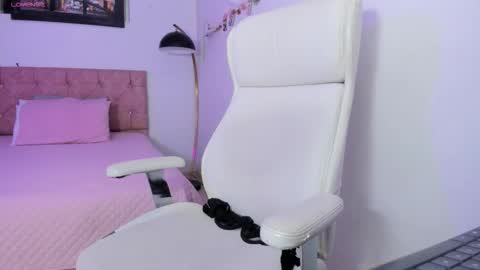 lrousse online show from October 28, 9:52 pm