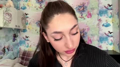 luanagilford online show from February 25, 8:02 am