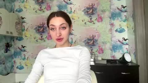 luanagilford online show from March 1, 7:19 am