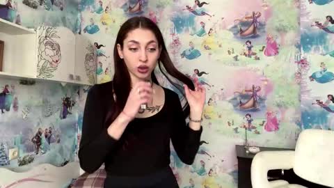 luanagilford online show from February 27, 8:03 am