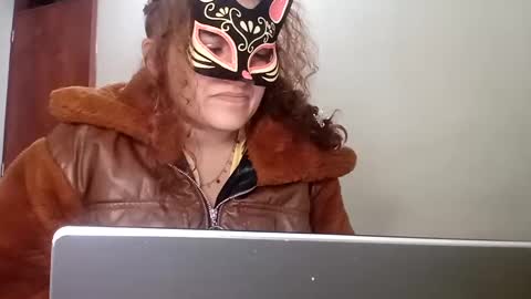 Snapshot of luanapowerful chatting on February 3, 5:51 am luanapowerful online show from February 3, 5:51 am