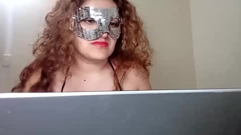 Snapshot of luanapowerful chatting on February 21, 1:11 am luanapowerful online show from February 21, 1:11 am