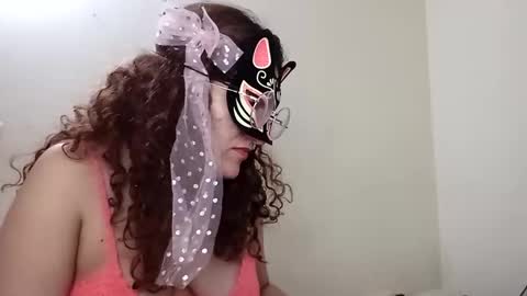 Snapshot of luanapowerful chatting on February 12, 3:51 am luanapowerful online show from February 12, 3:51 am