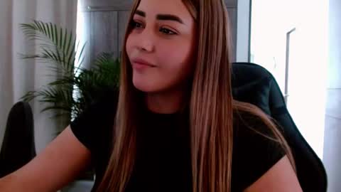 lucia star  online show from January 13, 7:40 pm