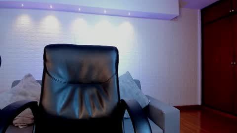 luciana jons online show from December 1, 8:11 pm