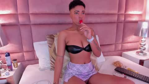 Snapshot of luciawallace chatting on February 27, 10:42 pm lucia wallace online show from February 27, 10:42 pm