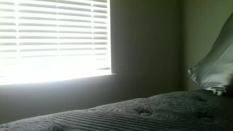 Snapshot of lucky_themilf chatting on December 16, 4:38 pm lucky_themilf online show from December 16, 4:38 pm