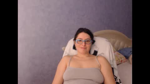 luckylinda23 online show from February 25, 8:11 pm