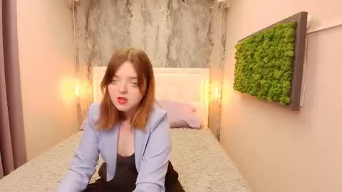 Snapshot of lucy_everly chatting on October 25, 12:02 pm lucy_everly online show from October 25, 12:02 pm