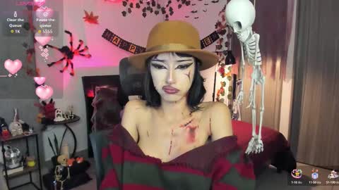 Snapshot of lucy_fernandez chatting on October 12, 5:54 am lucyfer online show from October 12, 5:54 am