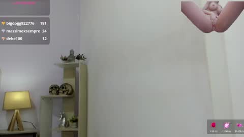 Snapshot of lucy_hot77 chatting on September 21, 10:52 pm Lucia online show from September 21, 10:52 pm