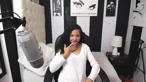 lucy_lorelei online show from June 16, 1:34 pm
