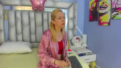  SleepyAbuela online show from November 21, 5:26 pm