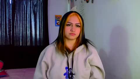 Snapshot of lucycherry__ chatting on December 13, 3:43 pm LUCIA online show from December 13, 3:43 pm