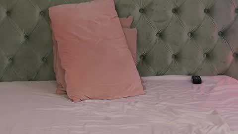 LucyWillow online show from February 7, 6:06 am