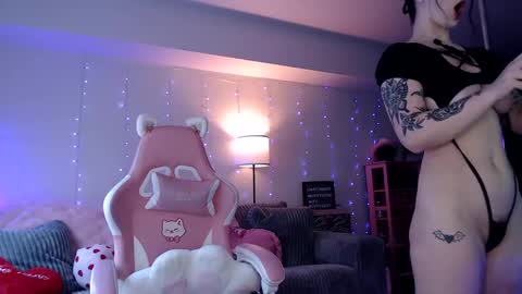 Snapshot of lucyyluvss chatting on February 1, 11:06 pm Lucy online show from February 1, 11:06 pm