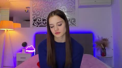 LuisaClover online show from February 12, 2:19 pm