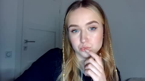 Lulu Baby18 online show from April 13, 8:53 pm