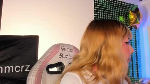 elizabeth online show from March 21, 9:42 pm