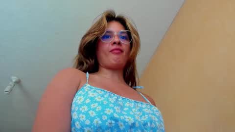 Snapshot of lulu_lopez chatting on September 18, 2:15 pm Lau  online show from September 18, 2:15 pm