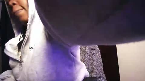 lulu_sparks1 online show from April 6, 5:30 am