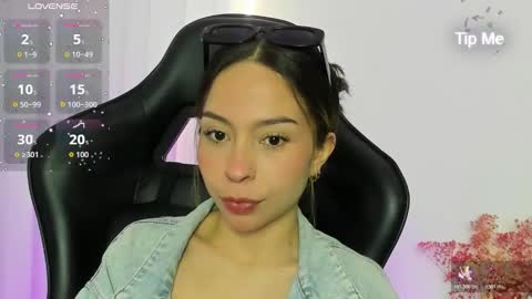 luluuberry online show from December 16, 6:47 pm