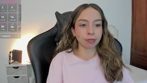 luluuberry online show from March 24, 8:58 pm