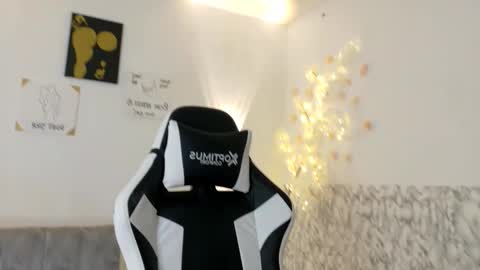 luna and banji online show from February 17, 6:51 pm