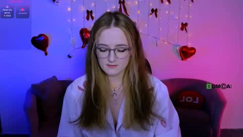 luna_berryy online show from March 18, 8:25 pm