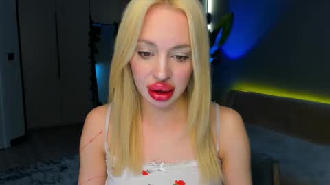 luna_beverly online show from March 30, 11:59 pm