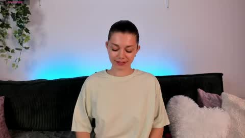 luna_smille online show from May 6, 7:23 am